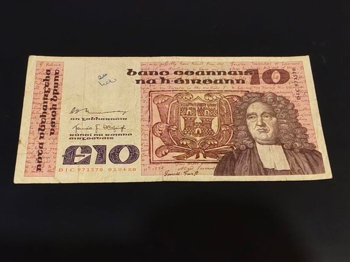 Set of Irish banknotes