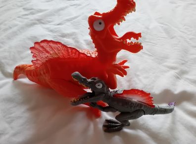 2 Dinosaur Figures
