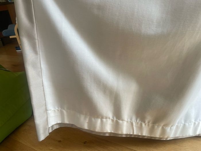 Wave fold curtain and slim line ceiling track