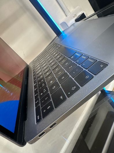 MacBook Pro 13inch 2017 Good Condition
