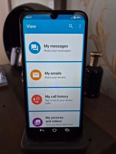 Doro 8100 smartphone