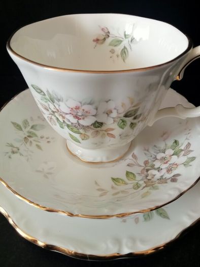 Immaculate Royal Albert Haworth Tea Set