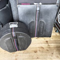 Humes and berg-enduru cases