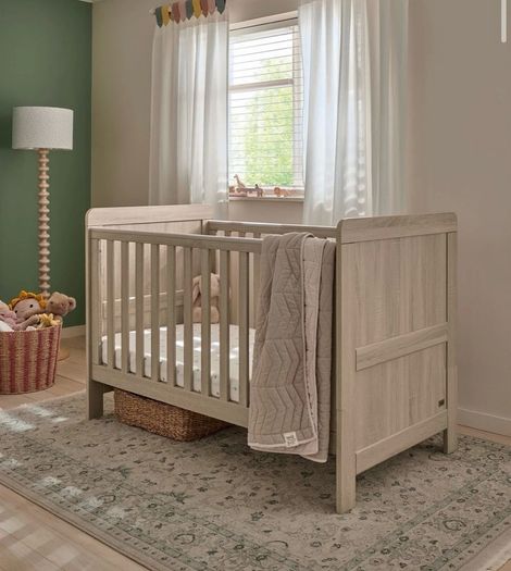 mama's and papa's cot and drawer unit