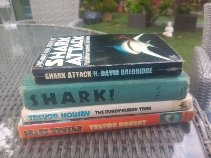 4 shark books, Helm 1st ed signed. V rare, D18 post 7e