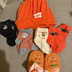 Halloween baby booties / hat / socks