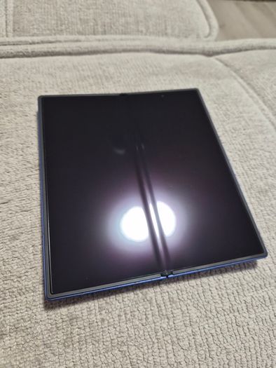 Samsung Galaxy Fold 7 512GB - Like New, 1 year old -12 mth Samsung Waranty - Blue color