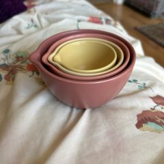 Measuring cups