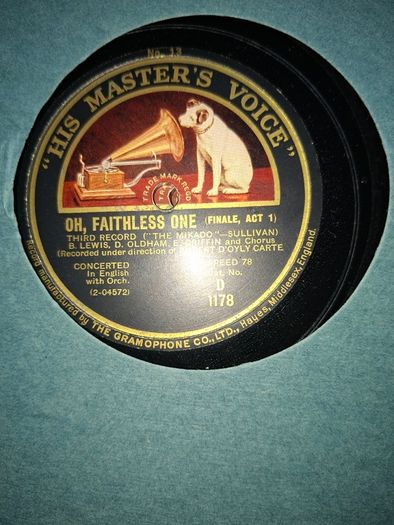 His Master's Voice record album for Gilbert & Sullivan's The Mikado. around 1926 or 1927 The set features 12" 78 RPM shellac records
