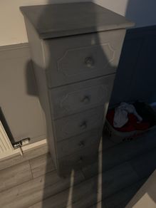 chest of drawers