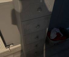chest of drawers