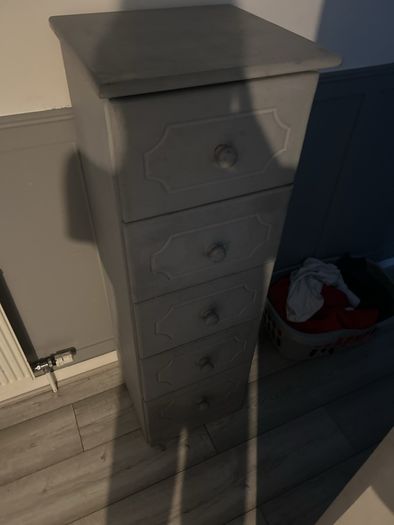 chest of drawers