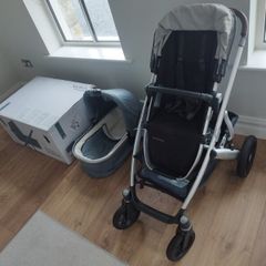 Uppababy Vista V2 Pushchair and Carrycot