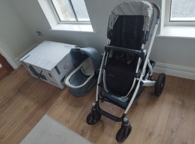 Uppababy Vista V2 Pushchair and Carrycot