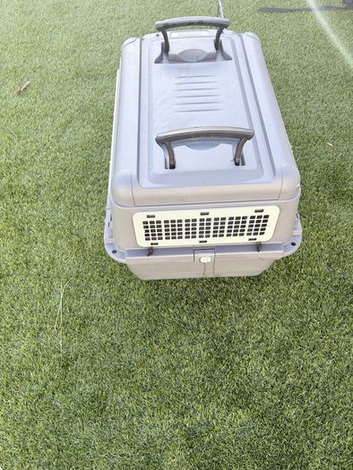 Dog carrier/crate