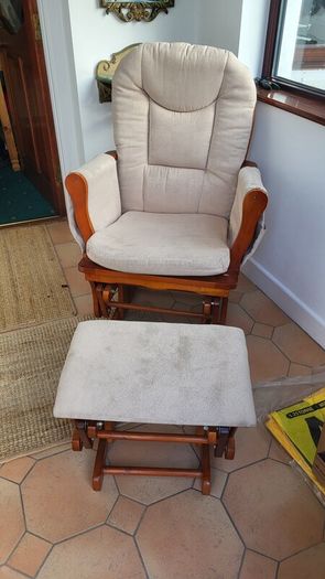 Breastfeeding Chair & Footrest