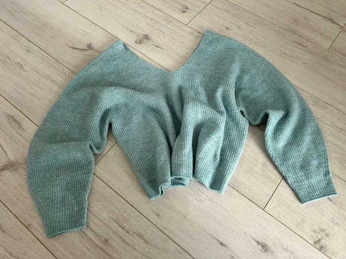 Blue woolly ladies jumper XS/S v-neck