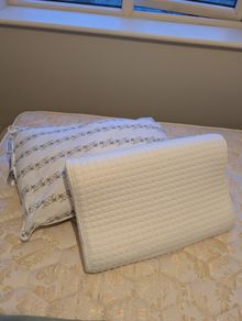 2 pillows ergonomic memory foam and fibre