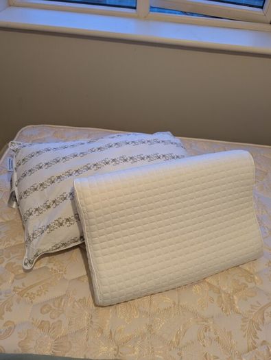 2 pillows ergonomic memory foam and fibre
