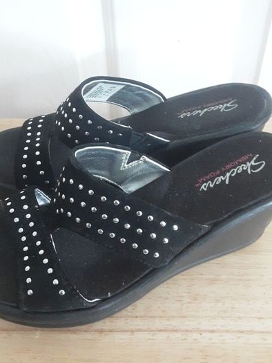 Wedge Shoes/Sketchers Memory Foam Wedge Slip-Ons ... Colour Black - Size: 4 UK - 37 EU