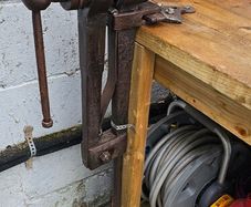 blacksmith leg vice