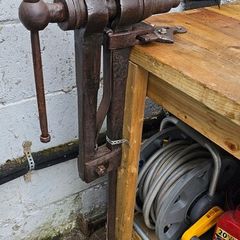 blacksmith leg vice