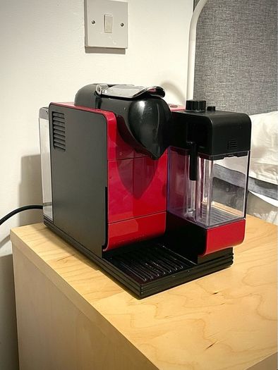 Nespresso machine with frother