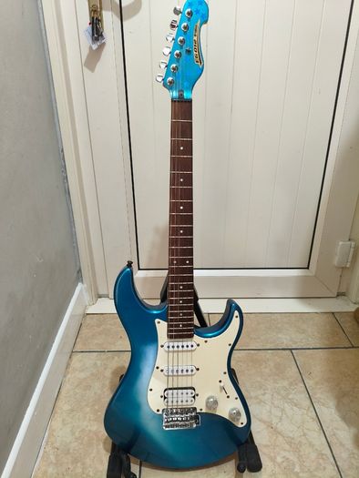 Yamaha EG012 electric guitar
