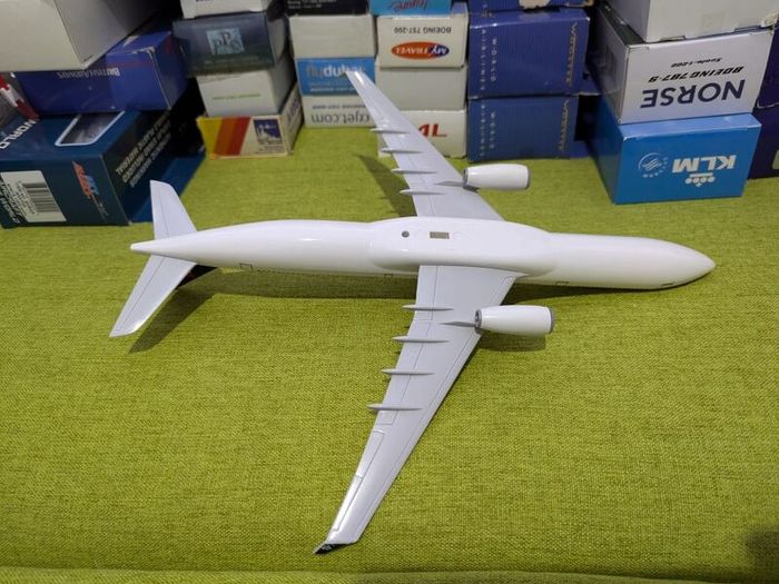 Air Canada 1:200 scale model airplane, Airbus A330 aircraft, made by Skymarks