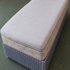 Single bed 190 by 90 cm. Base, Mattress,  mattress Topper 100 euros