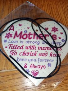 bnwt wooden heart mother