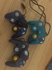 3 game cube controllers