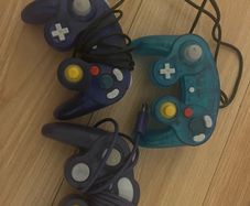 3 game cube controllers