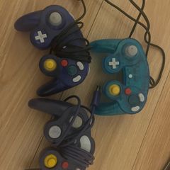 3 game cube controllers