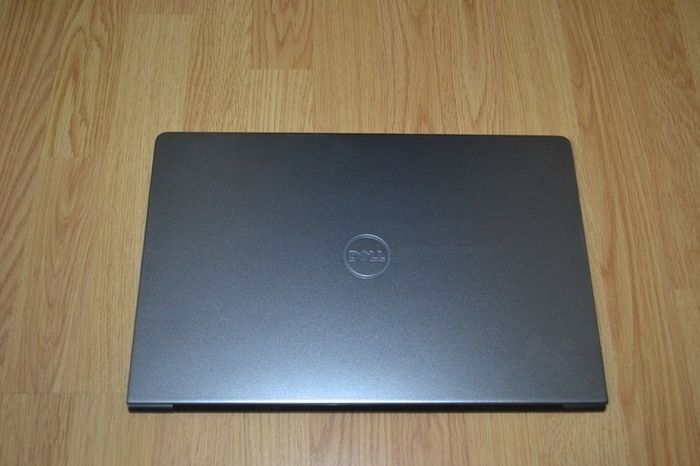 Dell Vostro 5568 Core i5 Laptop DDR4 with HDMI + Microsoft Office