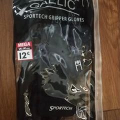 Gaelic football gloves