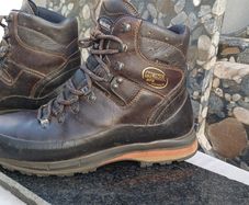 Mens hiking boots