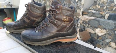 Mens hiking boots