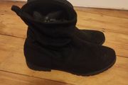 Flat ankle boots