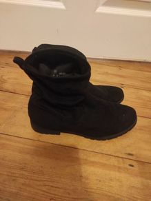 Flat ankle boots
