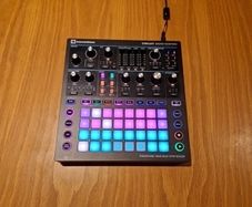 Novation  Circuit MonoStation