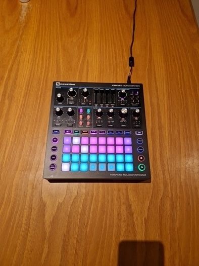 Novation  Circuit MonoStation