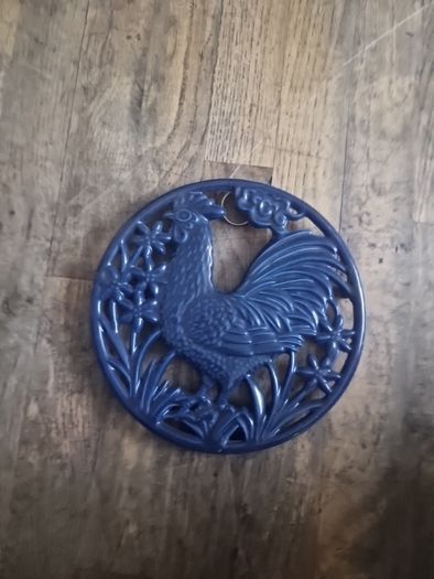 metal trivet