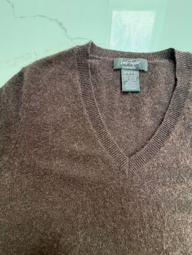 100% cashmere V-neck size S