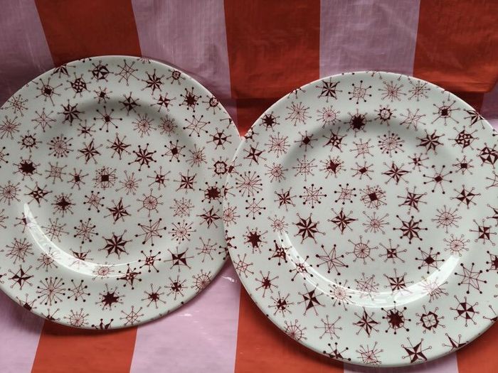 2 x Arlow vintage side plates