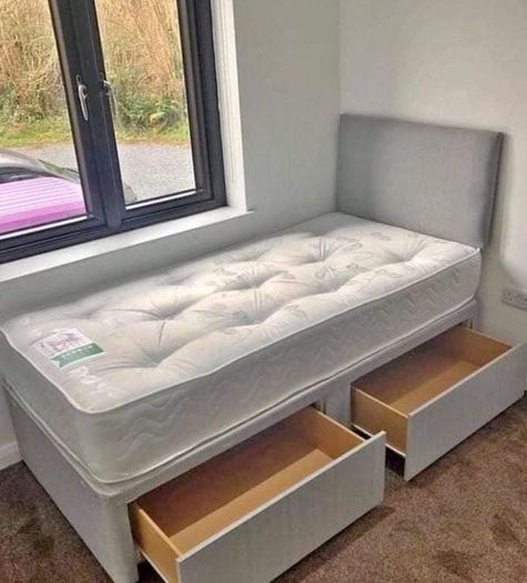 New Stylish Double 4ft, 4ft6, King 5ft And 6ft Superking Sizes Divan Beds Instock. Drawers And Optional Tufted Mattresses Available. Free Delivery