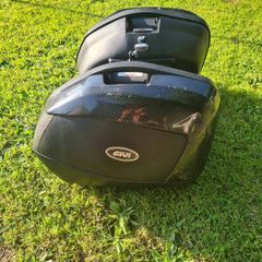 GIVI V35 panniers motorcycle side box sidecase hardbags x 2 for motorbike