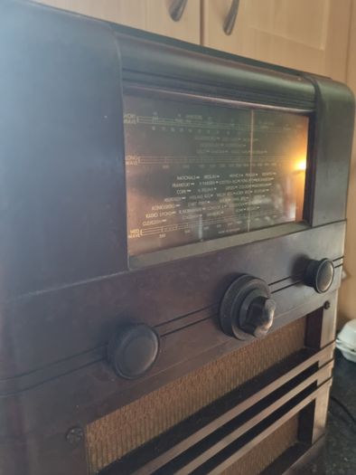 Vintage Cossor 77B Bakelite radio - 1940