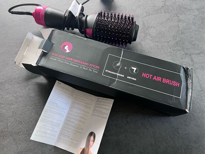 Hair dryer with large brush (as good as new)