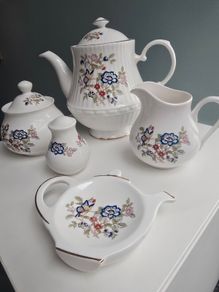 Vintage Royal Tara Fine Bone China Tea Set - "Tara Hall" Collection (5 Pieces)